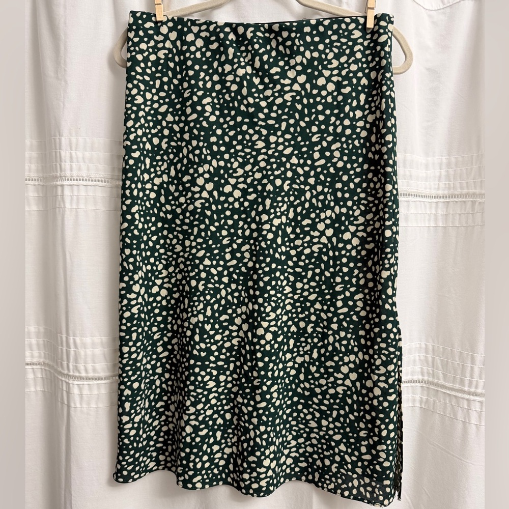 LA MIEL Green and Cream Patterned Midi Skirt